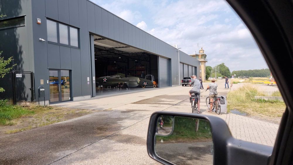 curtiss P40@EBBT.jpg