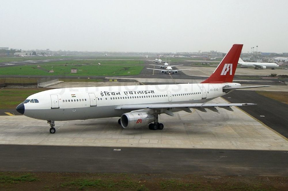 Airbus_A300B4-203,_Indian_Airlines_JP7545011.jpg